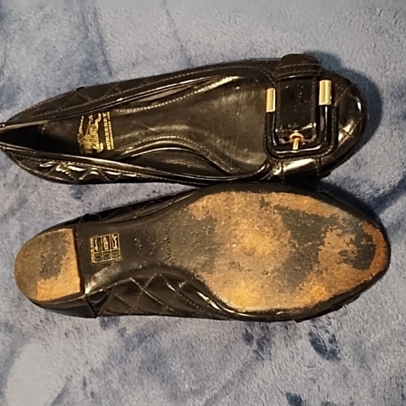 Authentic Burberry Quilted Flats - Picture 14 of 15